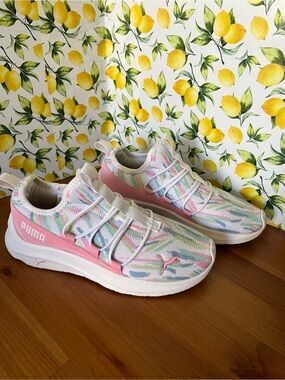 Puma Girl’s Pastel Multicolor Knit Sneakers with Pink Accents Size 3.5C